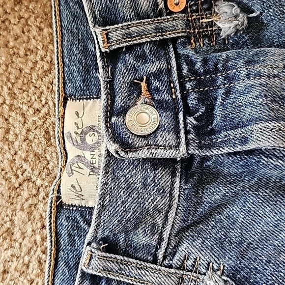 We The Free Denim Shorts Shout and Twist - Picture 3 of 6